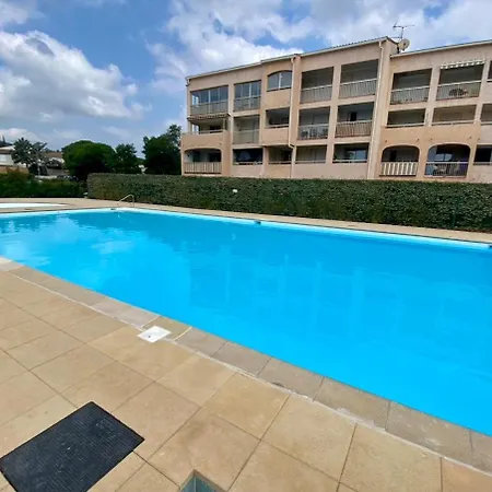 T2 Au Bord De Avec Parking, Terrasse Et Piscine Sainte-Maxime