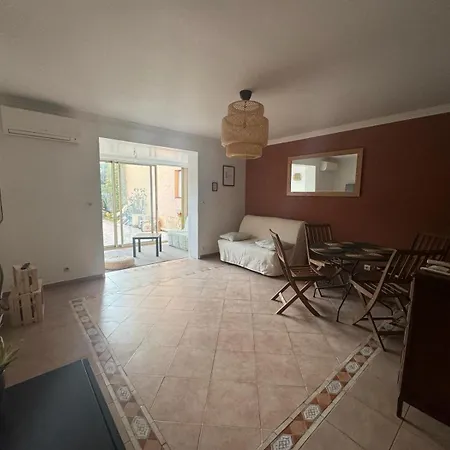 T2 Au Bord De Avec Parking, Terrasse Et Piscine *