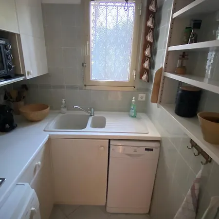 Appartement T2 Au Bord De Avec Parking, Terrasse Et Piscine